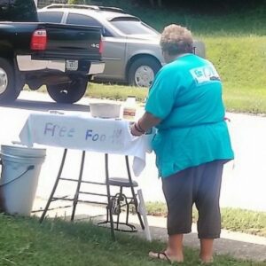 2 / Sweet Lady Feeds Local Kids for Free – When a Neighbor Tried to Kick Her Out, the Unbelievable Happened