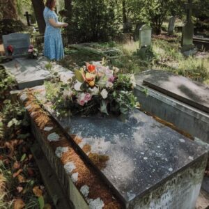 I Saw a Woman Throwing away the Flowers I Placed on My Mom’s Grave – Her Truth Altered My Life