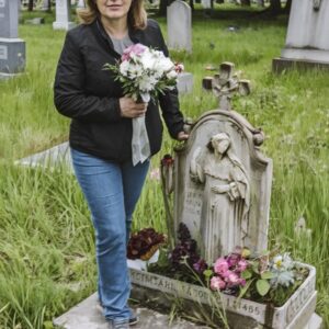 A Year after Sons Death, Woman Sees Grave of Her Daughter-In-Law at the Cemetery – Story of the Day